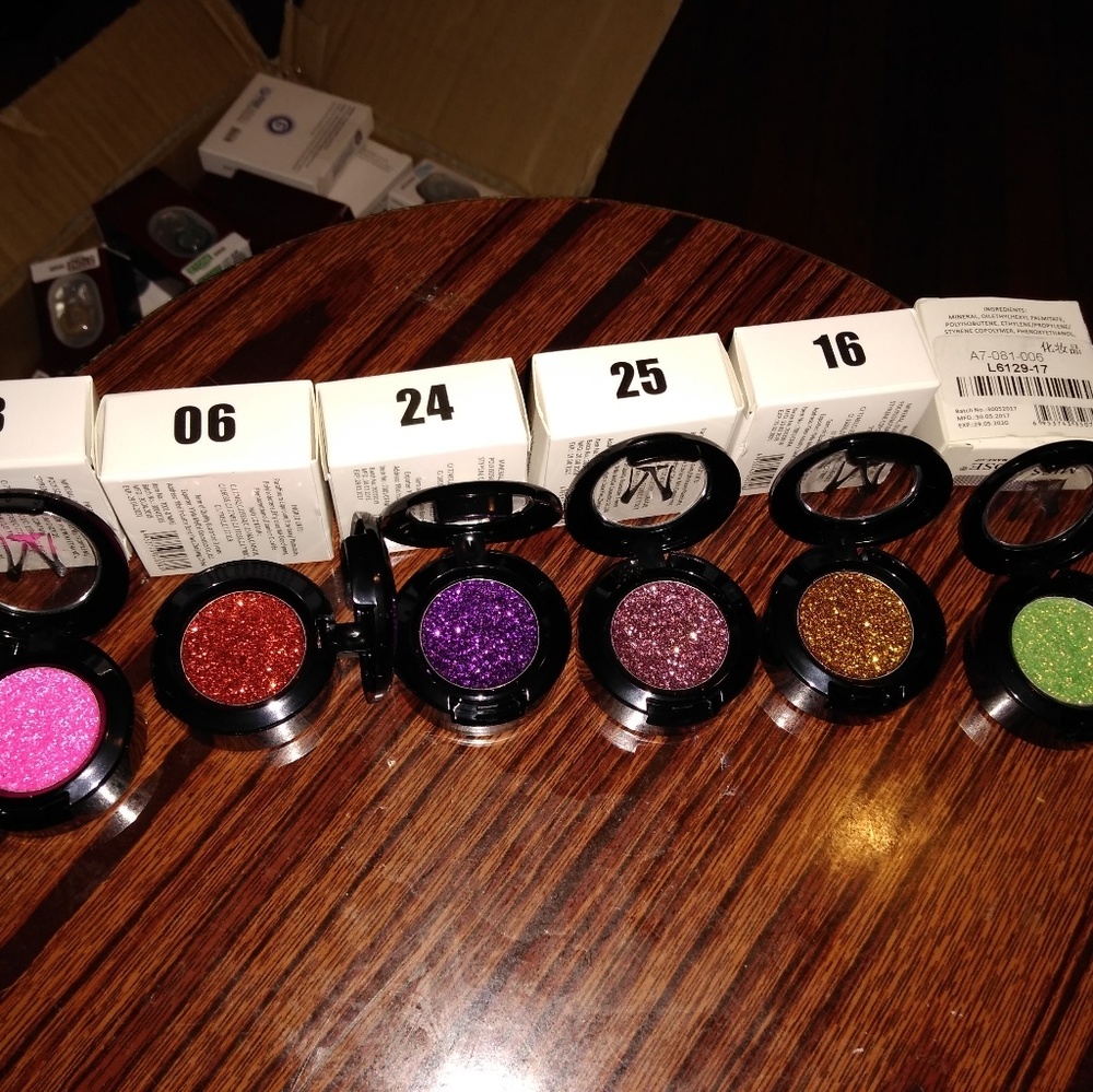 Eyeshadow - Picture 3 of 8